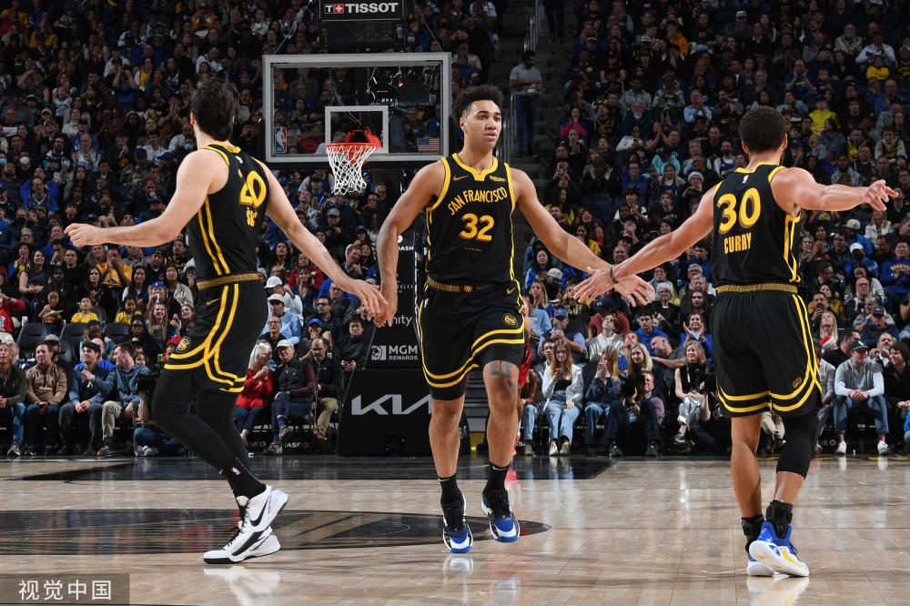 的中场核心 的中场核心