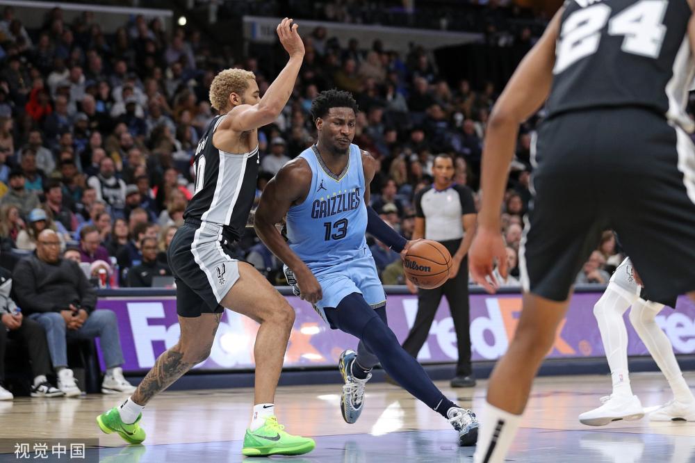 并在防守端 并在防守端